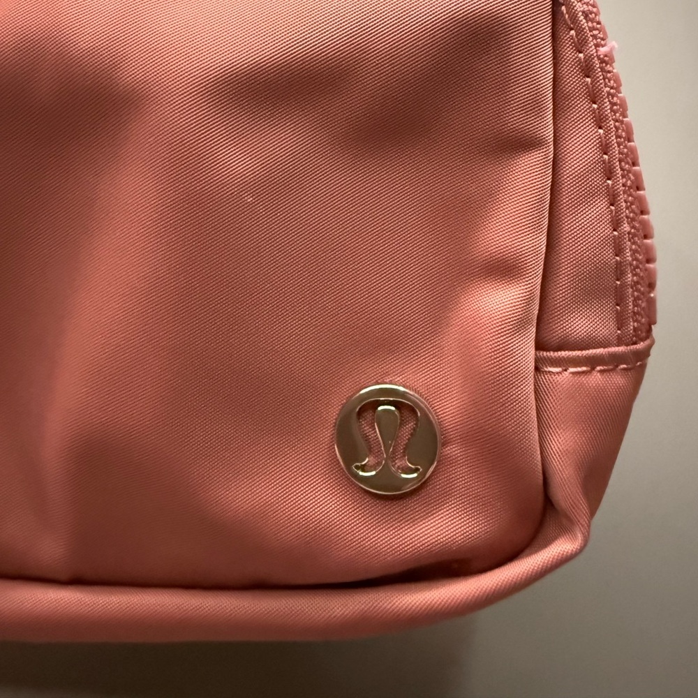 Lululemon Everywhere Belt Bag - Picture 2 of 4